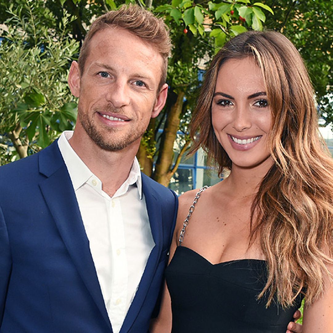 El piloto Jenson Button se ha comprometido con la modelo Brittny Ward