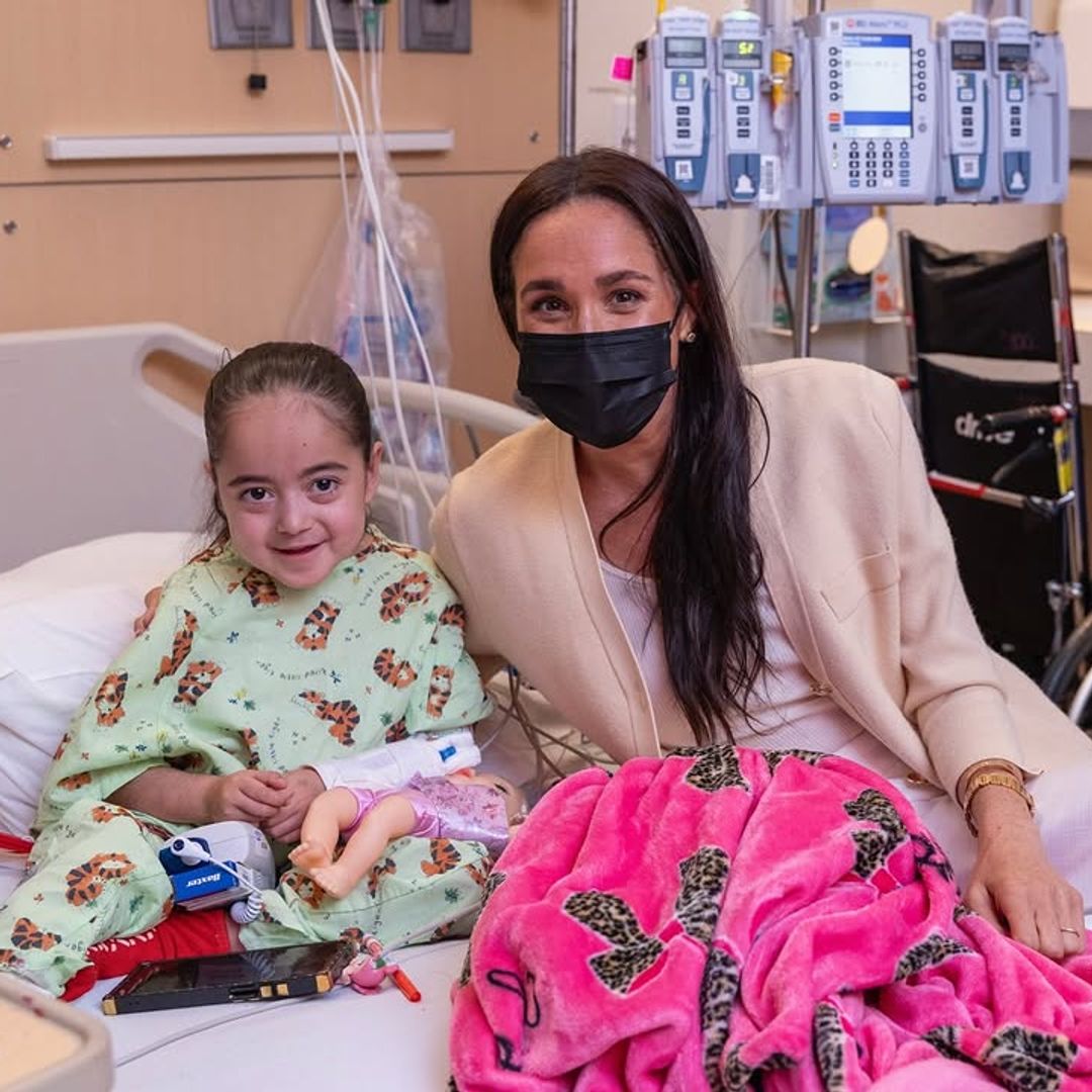 Las fotos de Meghan Markle visitando niños enfermos que reviven el recuerdo de Lady Di