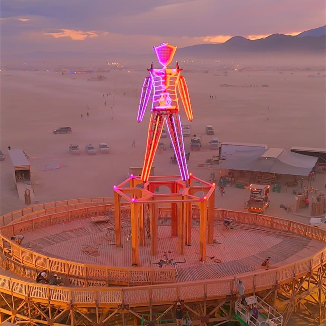 Las imágenes de la supertormenta de arena que casi arruina el festival Burning Man 2025
