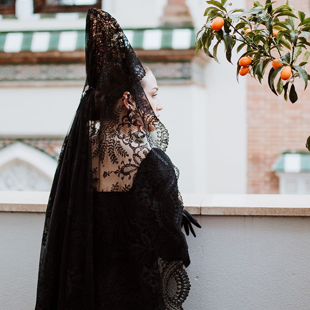 La guía definitiva para llevar mantilla en Semana Santa que también sirve a las madrinas