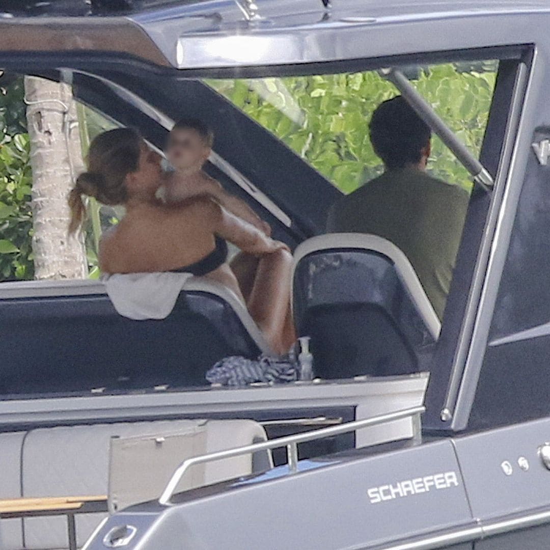 Gisele Bündchen y Joaquim Valente disfrutan de un tranquilo paseo en bote con su pequeño bebé River