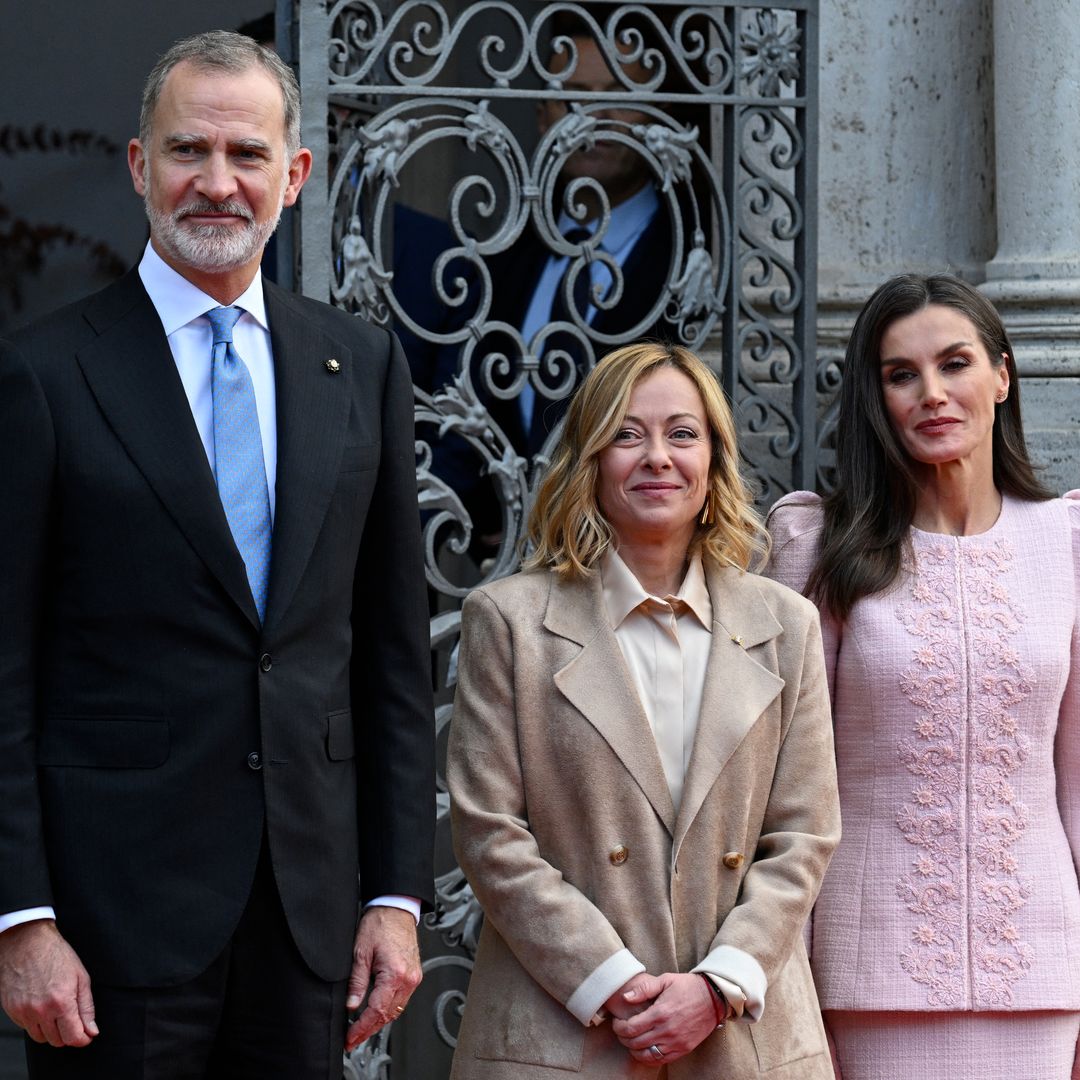 El momento viral de los reyes Felipe y Letizia en su foto con Giorgia Meloni