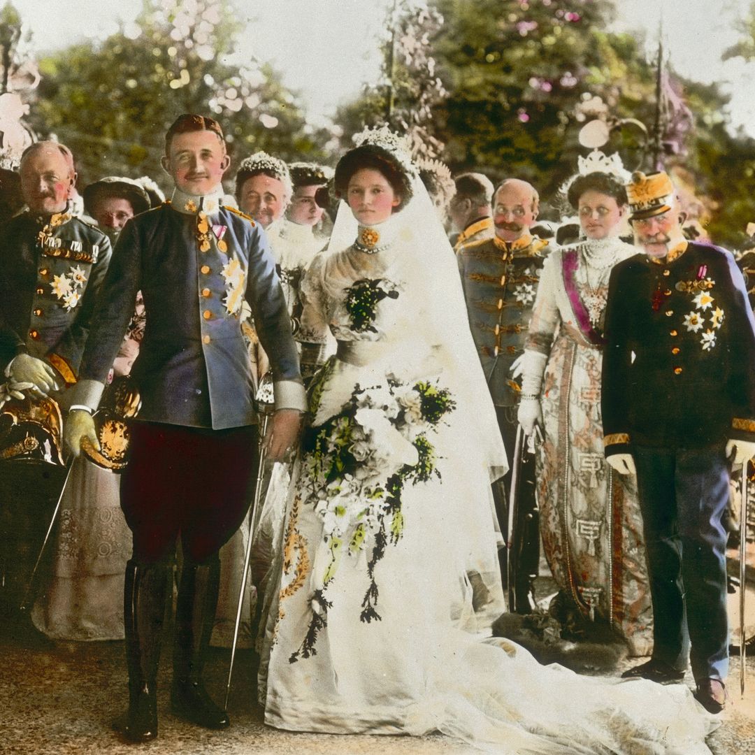 La boda de los últimos emperadores de Austria: alianzas con mensajes secretos, un vestido bordado en plata y un enlace emitido en el cine