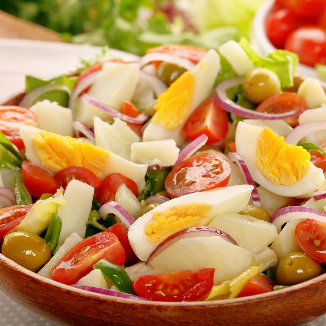 La ensalada perfecta para amantes de la patata: fresca, saludable y repleta de nutrientes