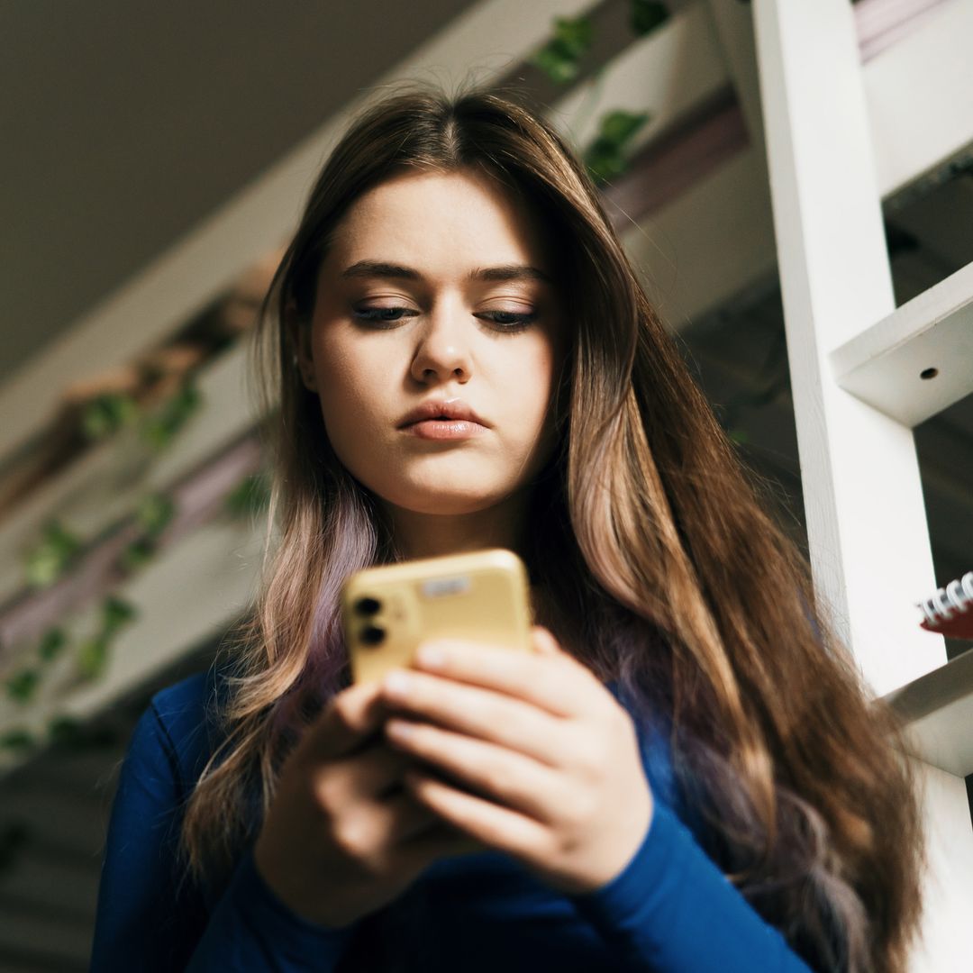 Amaya Prado, psicóloga: “Es fundamental hablar con claridad con tu hijo adolescente, sin alarmismos, sobre las consecuencias del envío de imágenes íntimas”