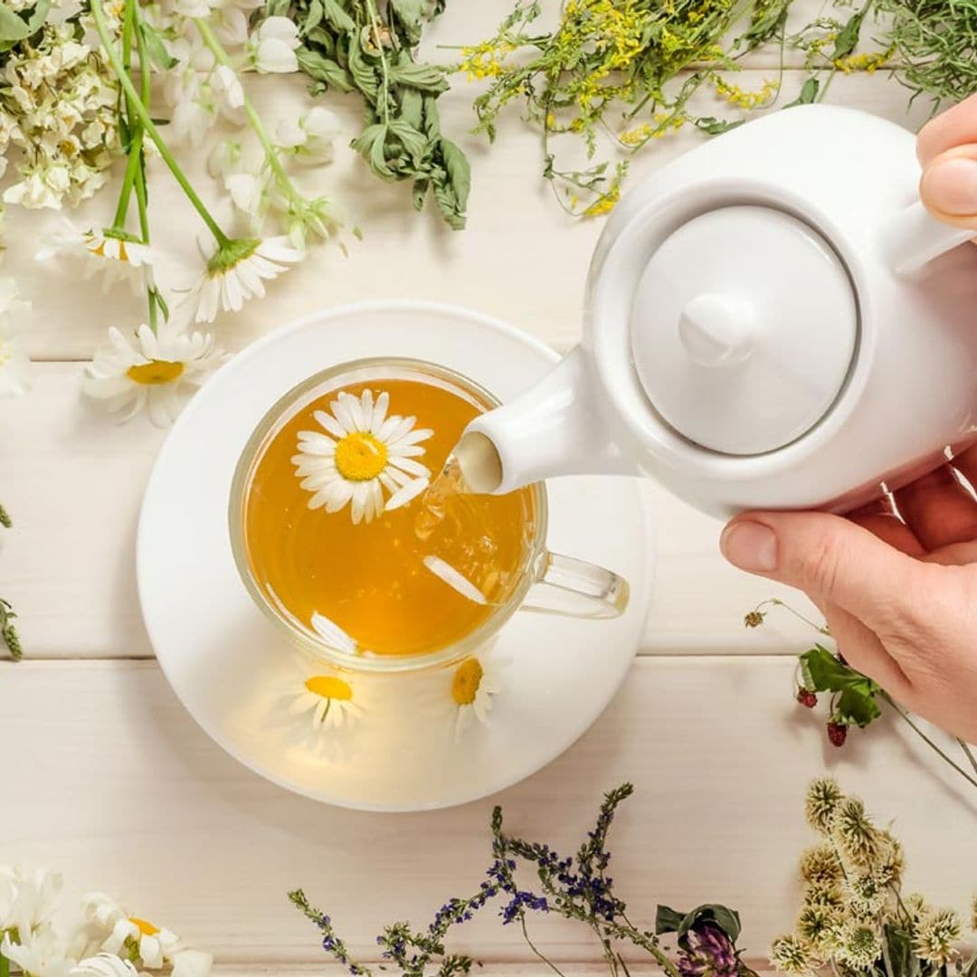 Infusiones eficaces para aliviar el dolor de estómago y las molestias digestivas