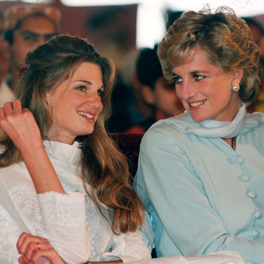 Jemima Goldsmith vuelve a casarse a los 52: la íntima amiga de Diana de Gales y ex de Hugh Grant elige un original vestido de novia con transparencias