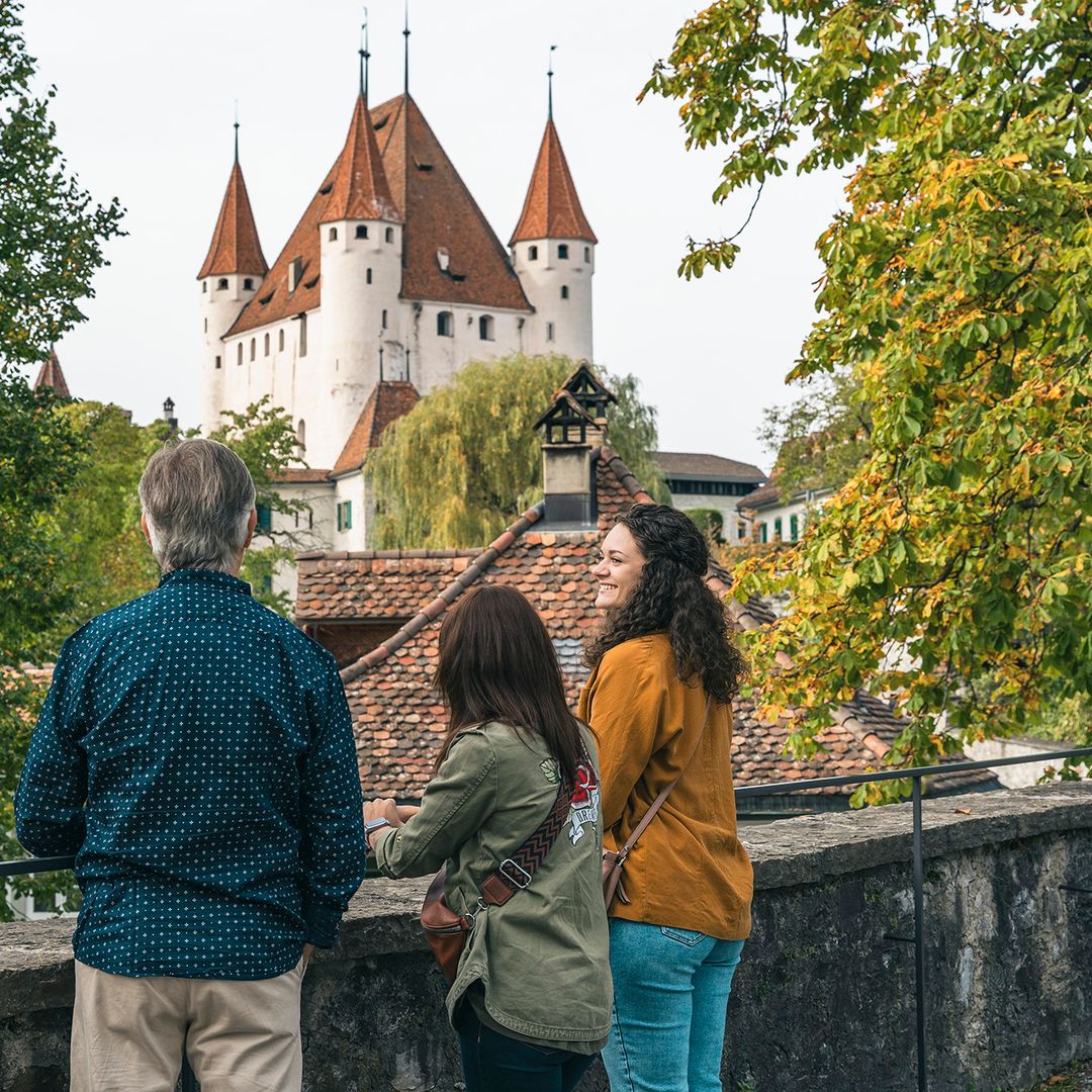 Castillo de la ciudad suiza de Thun durante el verano
