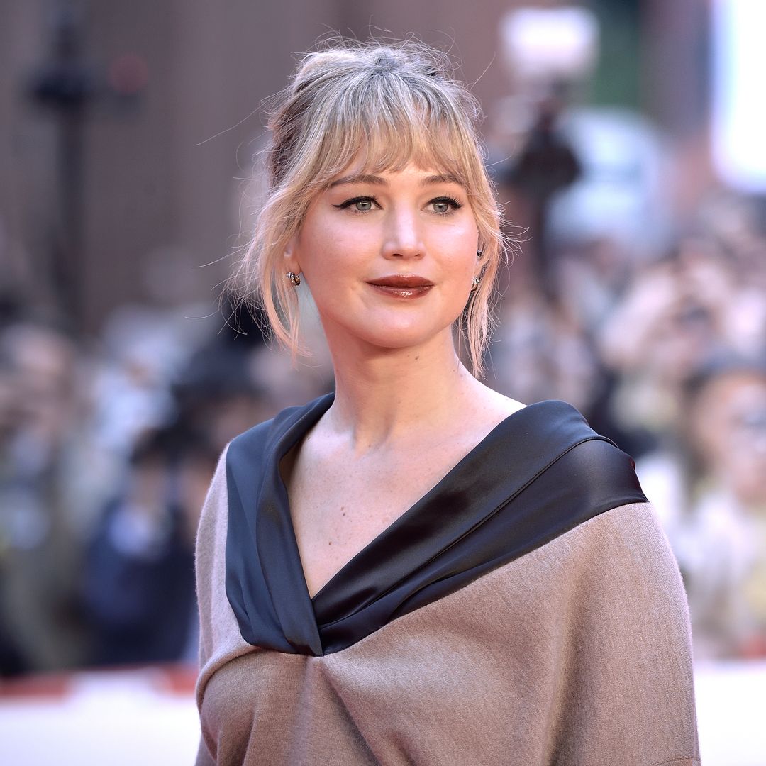 Jennifer Lawrence estrena un diseño de Jonathan Anderson para Dior en la alfombra roja