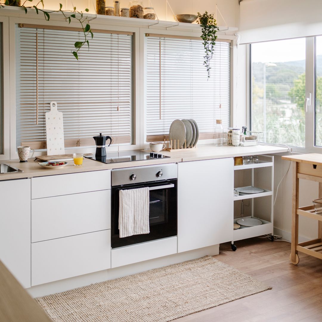 No son persianas, pero estas cortinas son la alternativa perfecta para aquellas ventanas que no las tienen
