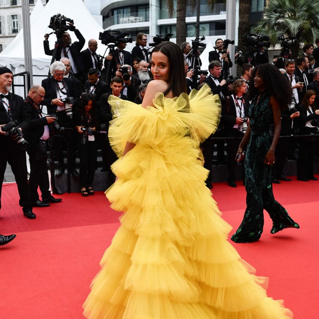 El paso de Marta Sierra por Cannes: de comerse una hamburguesa en pijama a derrochar glamour en la alfombra roja