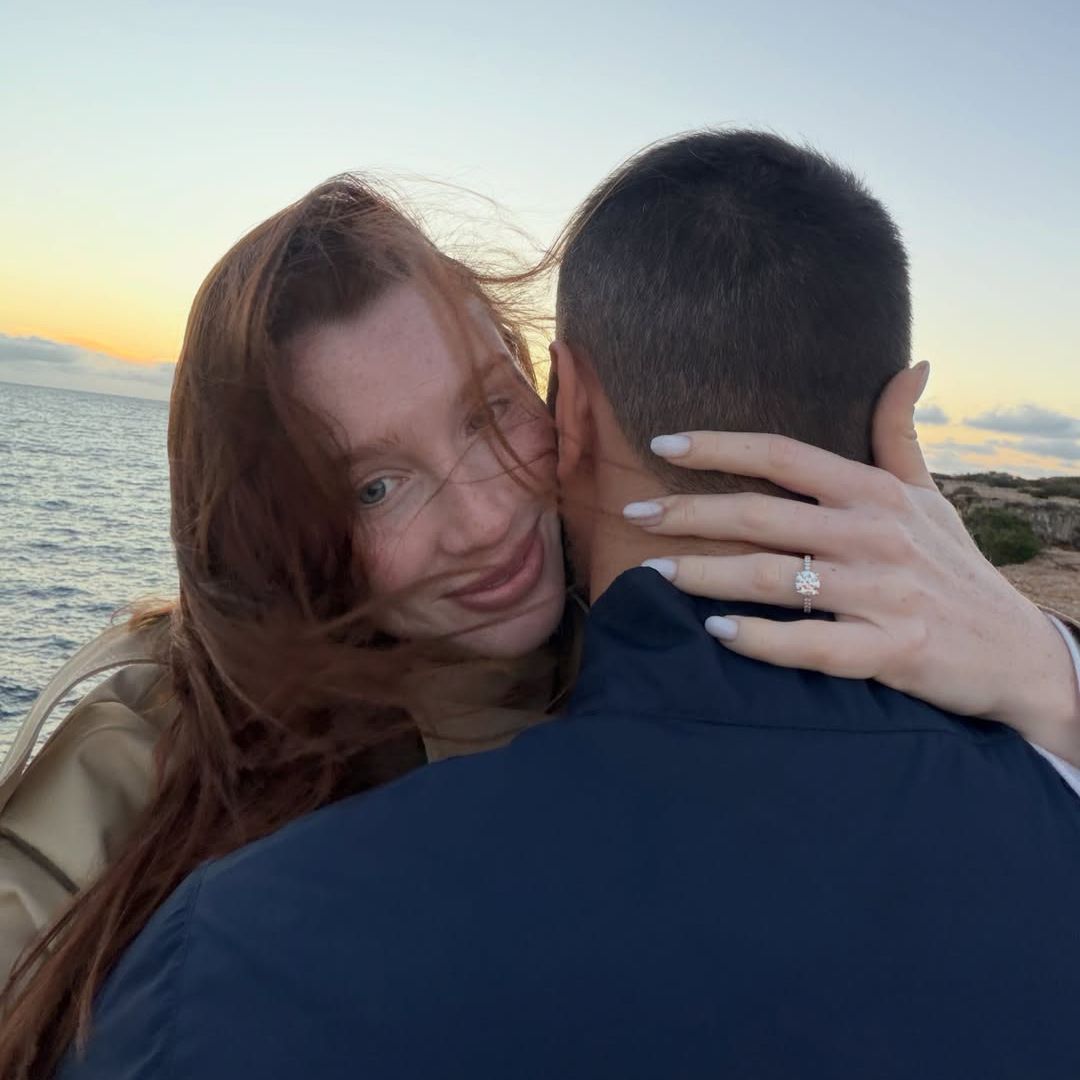 La 'influencer' Rocío López se casa con Gonzalo Zaragoza, su socio en su marca de belleza: el momentazo de la pedida de mano