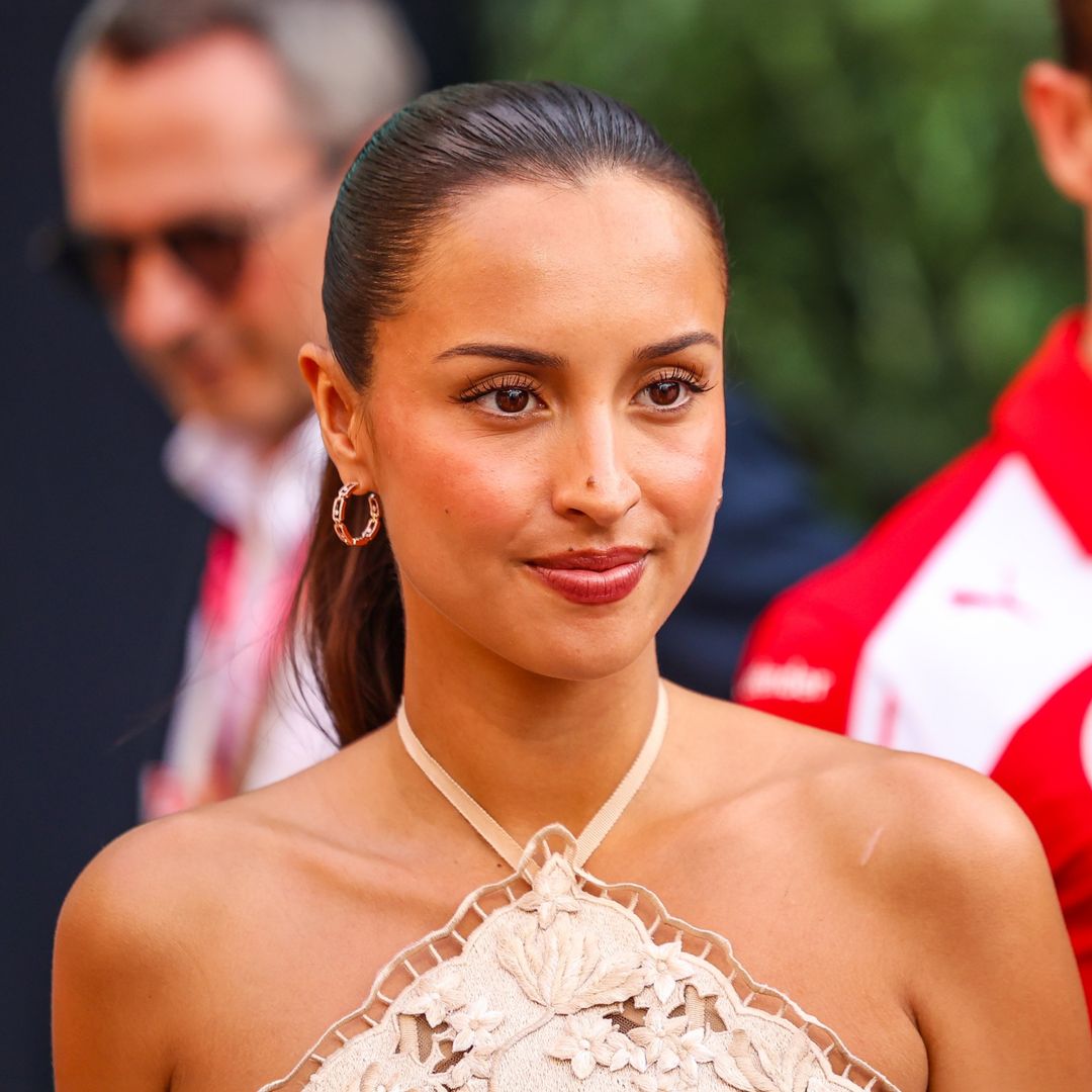 ​​​Alexandra Leclerc homenajea la tradición española al lucir un vestido de flecos inspirado en el mantón de Manila