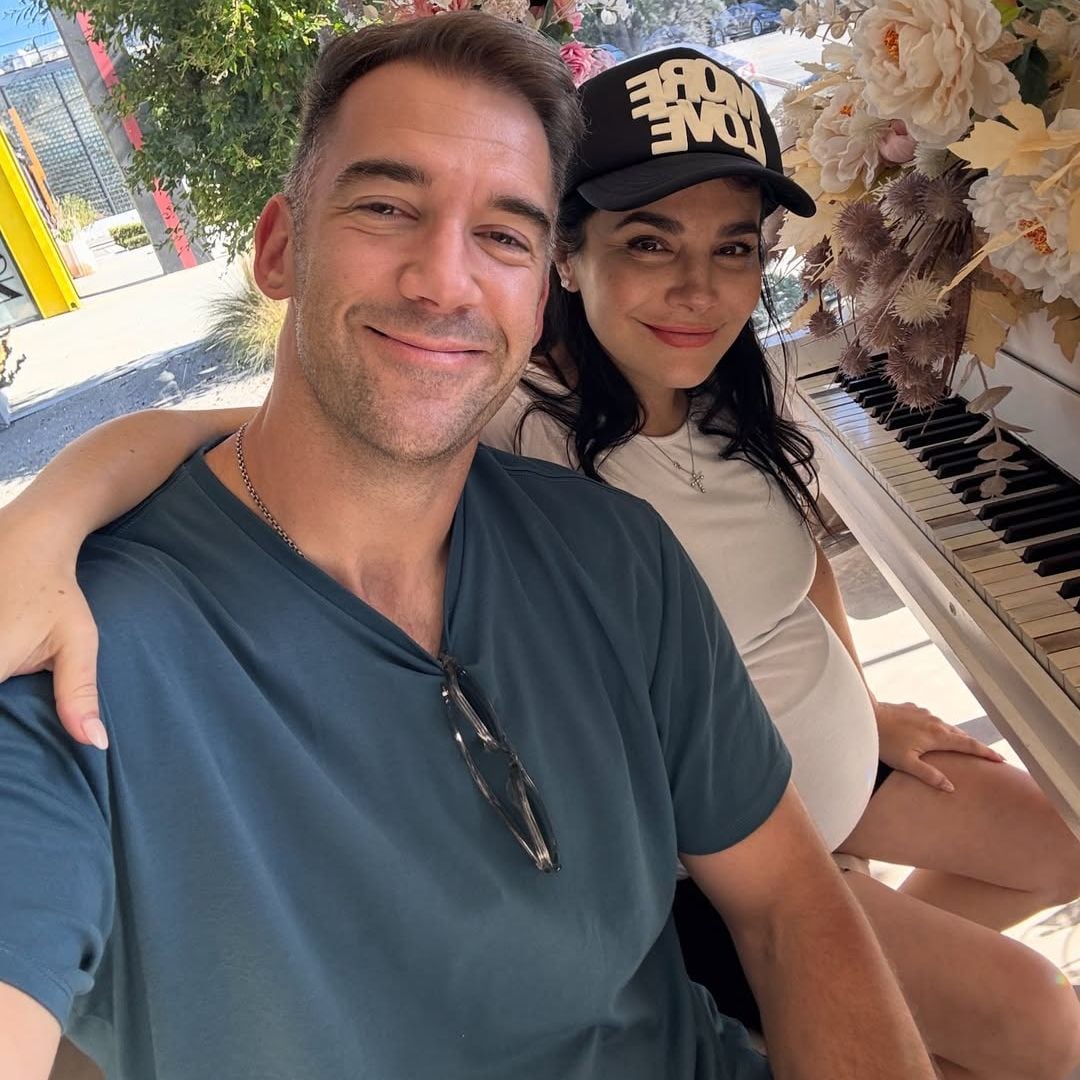 Martha Higareda y Lewis Howes ya son papás; así anuncian el nacimiento de sus gemelas