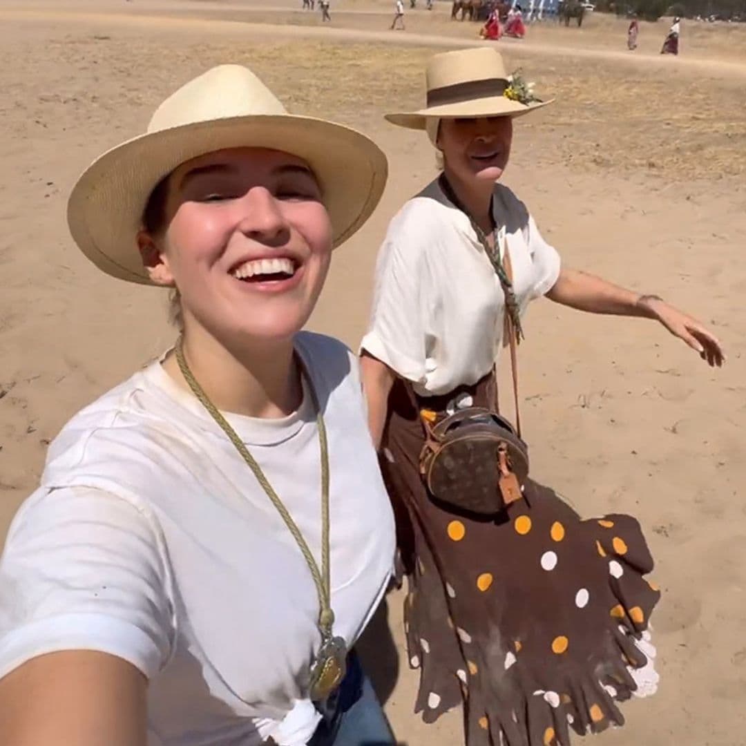 La emoción de Alba Díaz, junto a Vicky Martin Berrocal, en su primer Camino del Rocío a pie y con 'más fuerza que nunca'