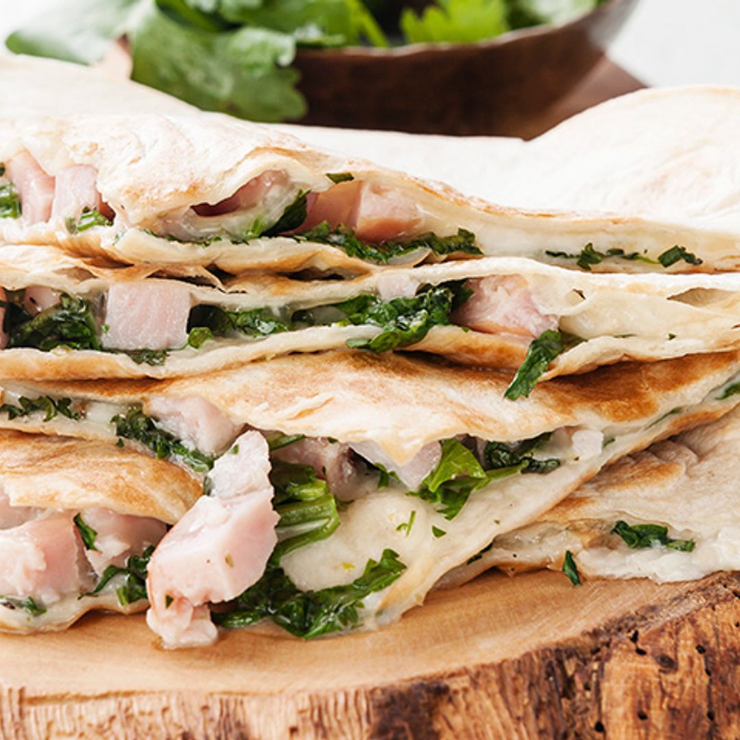 Quesadillas de pavo, queso y cilantro