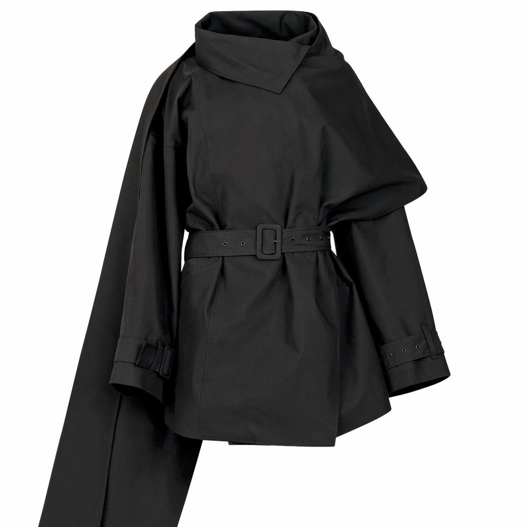 Capa negra (c.p.v.), de Entire Studios