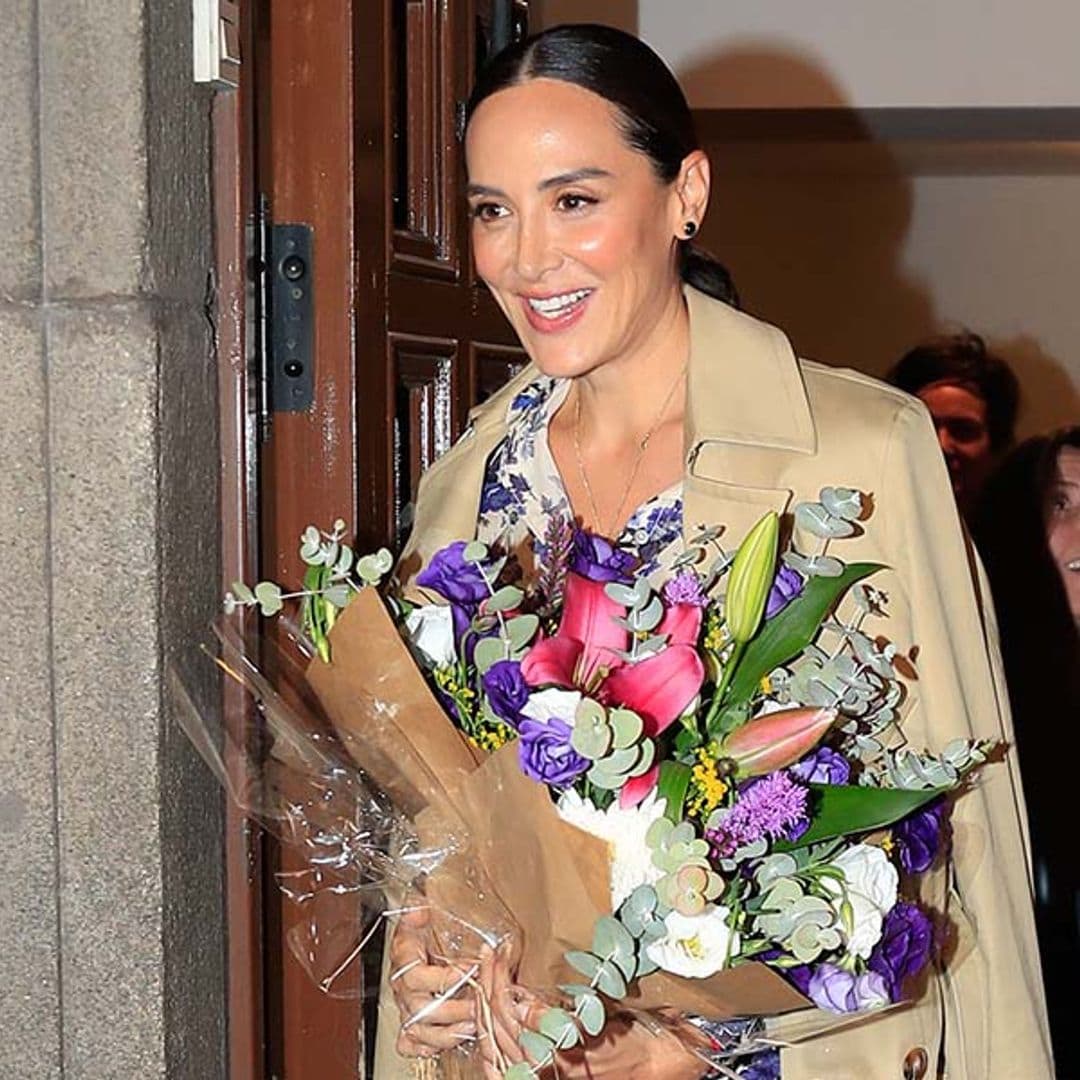 Tamara Falcó inspira a las invitadas de otoño con un 'total look' floral que tiene truco