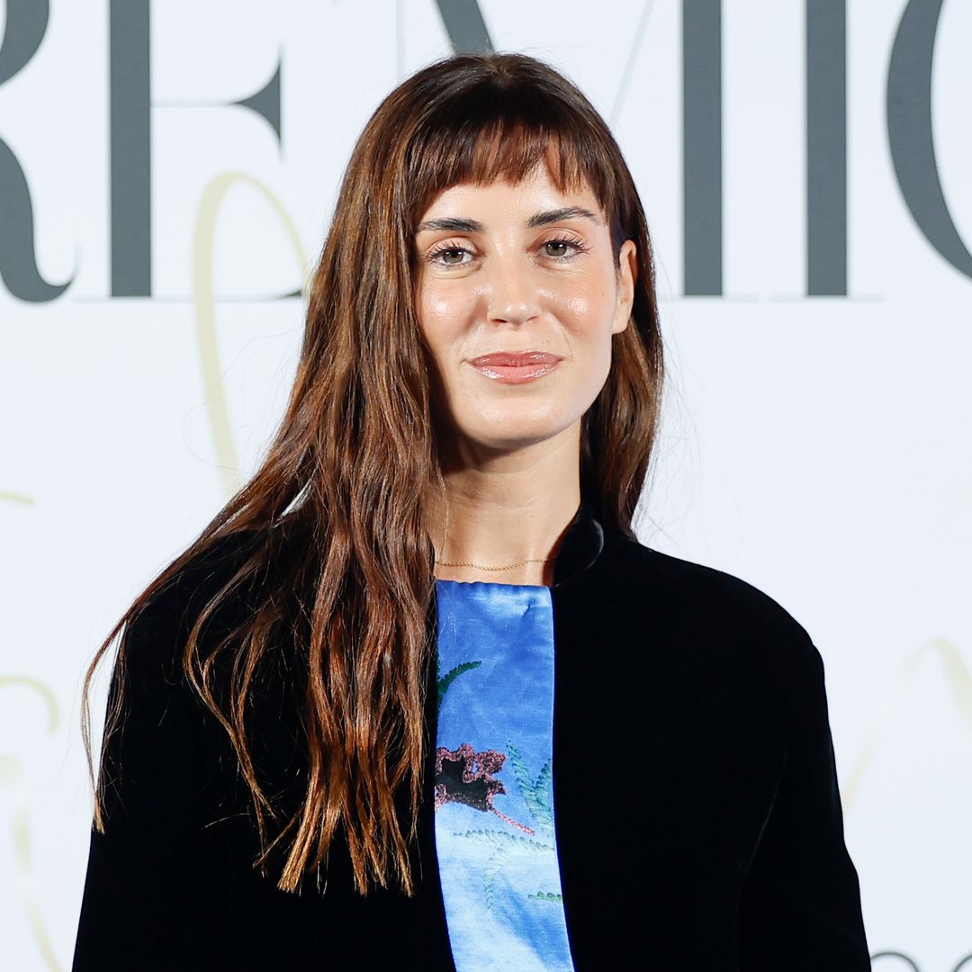 Gala González rinde tributo a Armani con un original traje de terciopelo: "Me hace mucha ilusión"