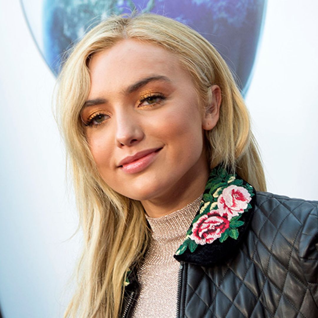 Peyton List y el cosmético que no falta en su bolso: el pintalabios