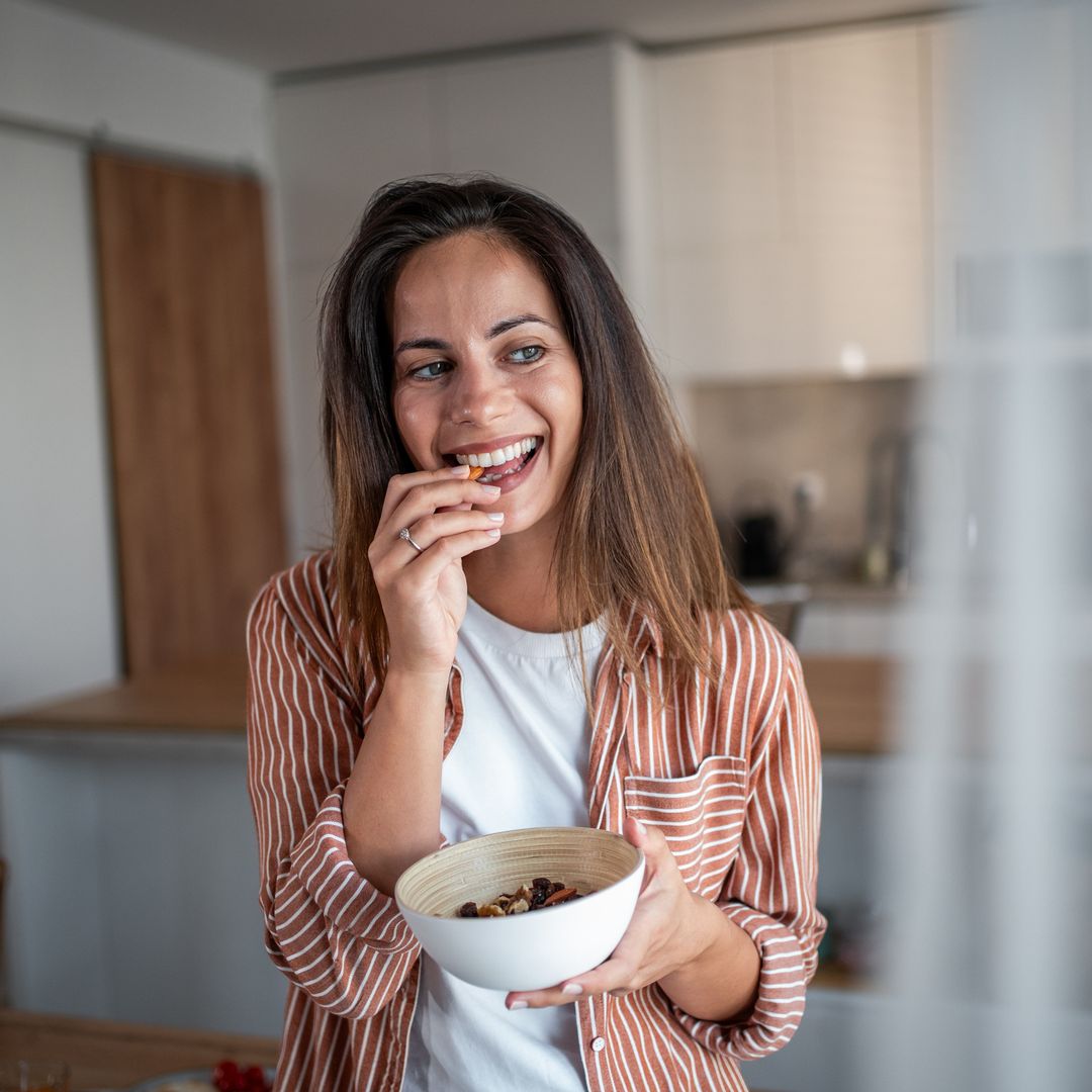 Cardiólogos y nutricionistas lo confirman: tomar 30 gramos de este fruto seco al día te desinflama y cuida tu corazón