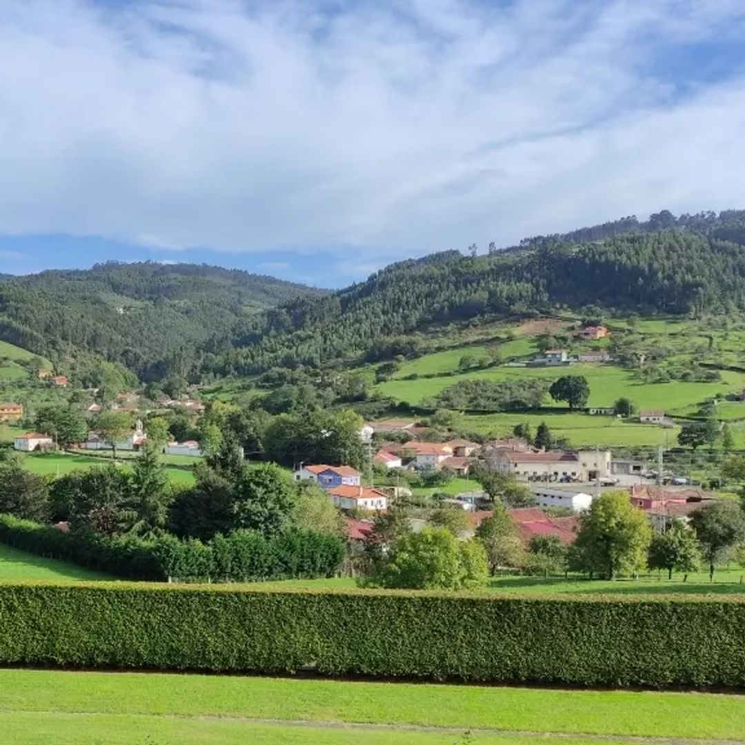 Peón fue pueblo ejemplar de Asturias en 2023, junto con Arroes y Candanal.