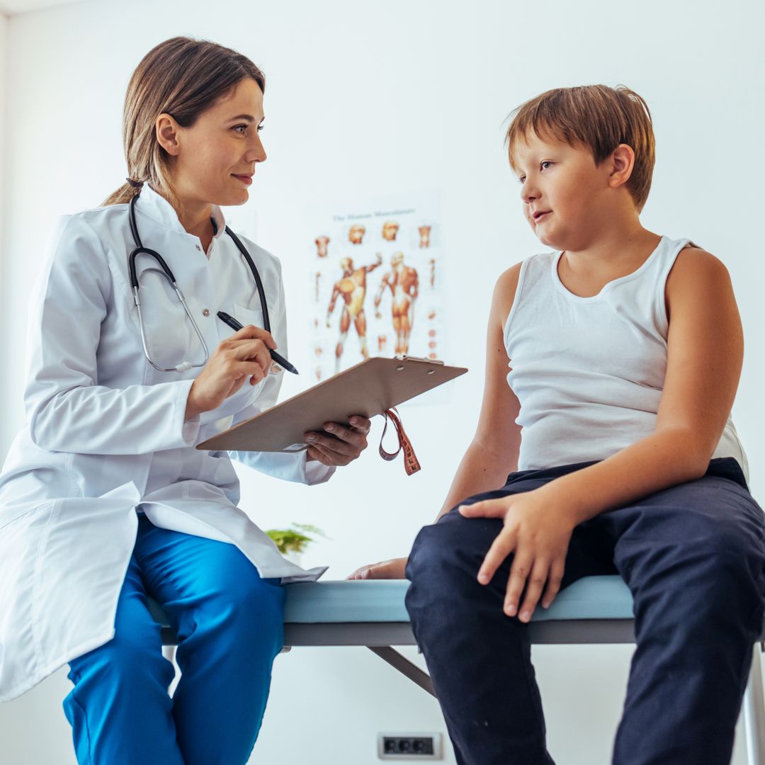 Dr. César Herrera, pediatra: "La pubertad precoz puede tener un impacto emocional en el niño por su maduración física adelantada"