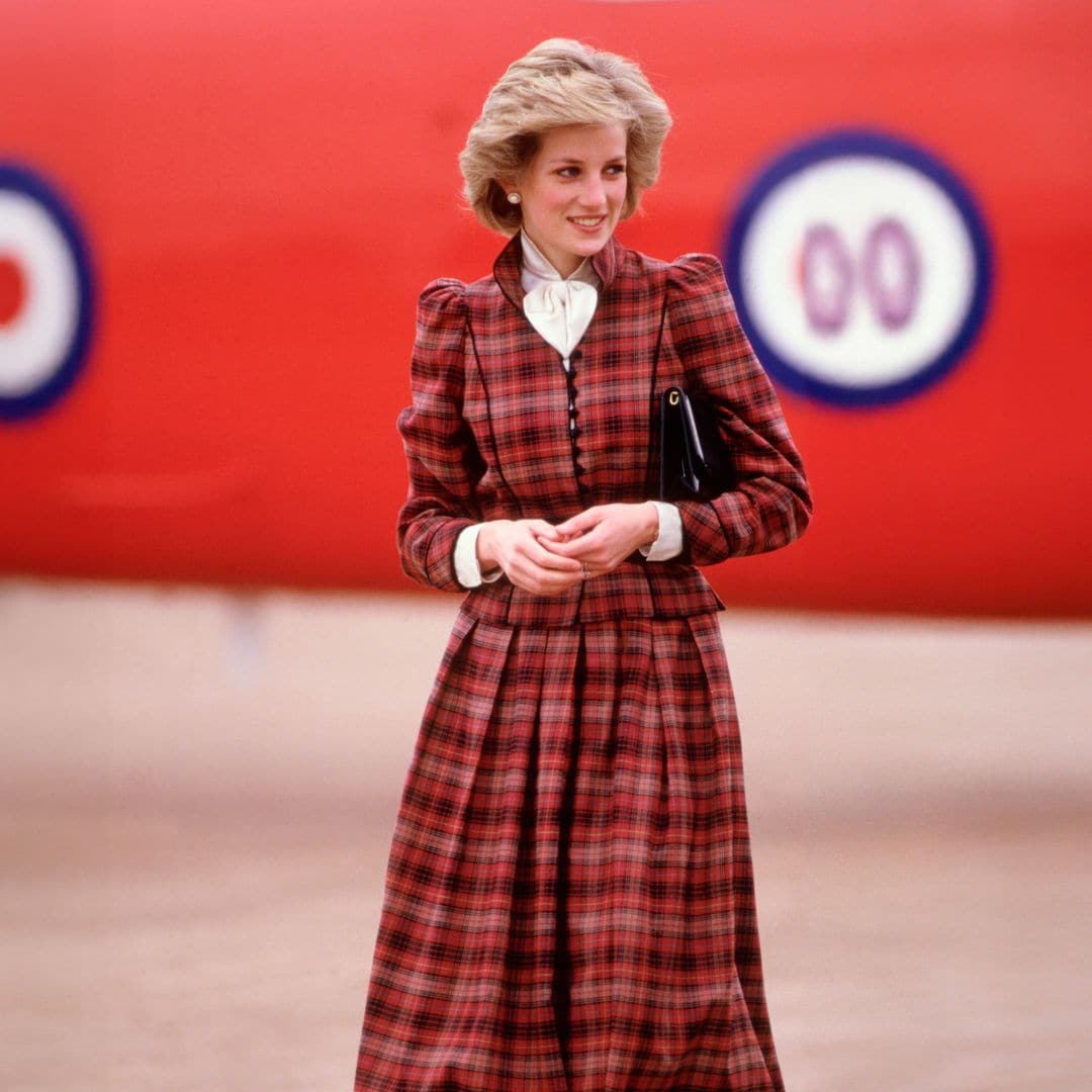 Diana de Gales con vestido de cuadros