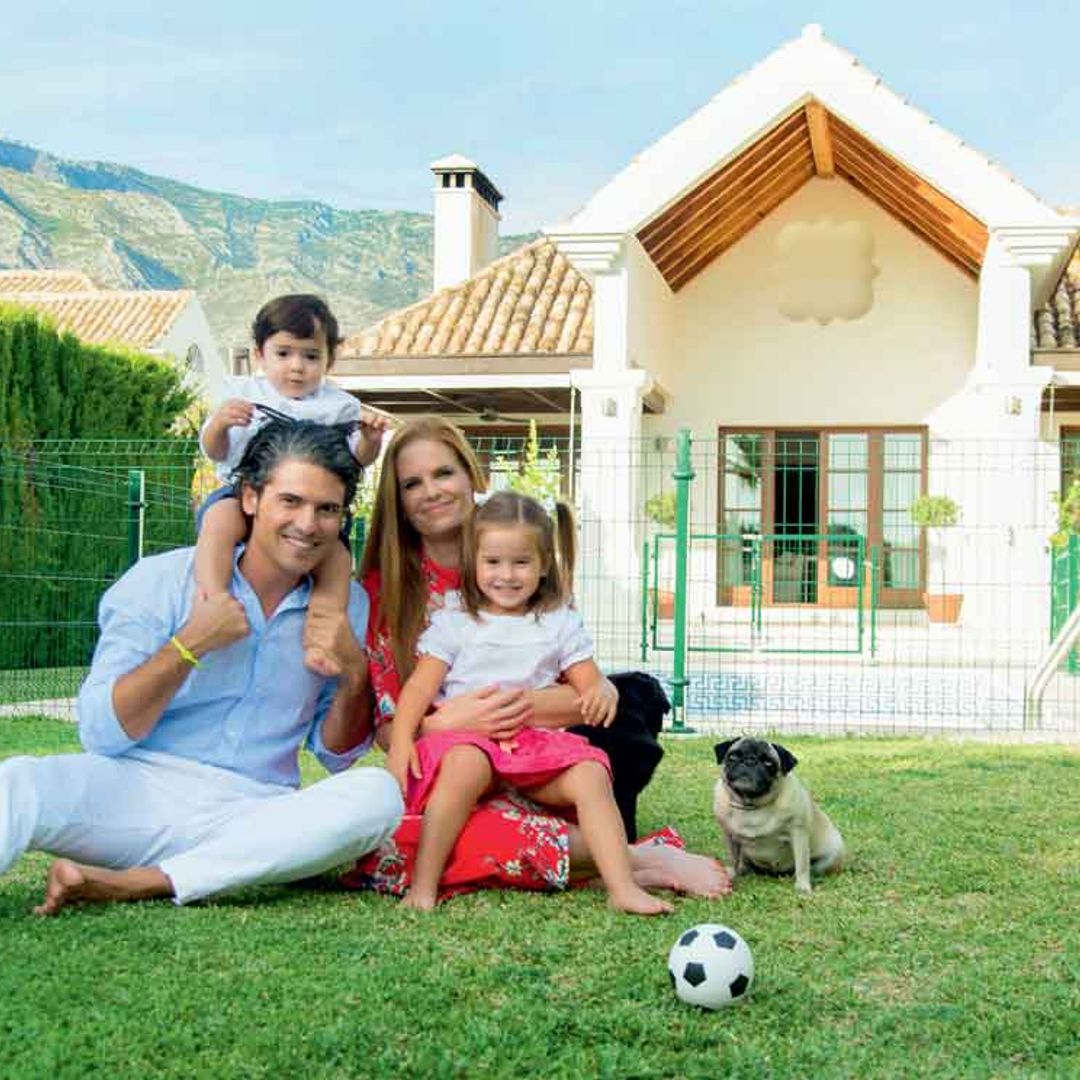 En ¡HOLA!, Olivia de Borbón y Julián Porras-Figueroa celebran el quinto aniversario de boda en su nuevo hogar marbellí
