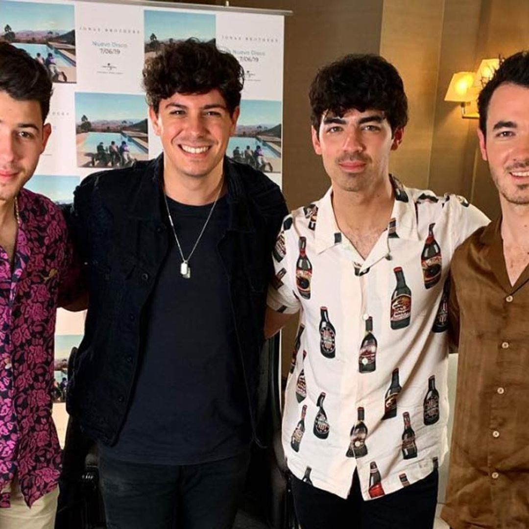 Alfred García revoluciona a sus fans, ¿qué hacía con los Jonas Brothers?