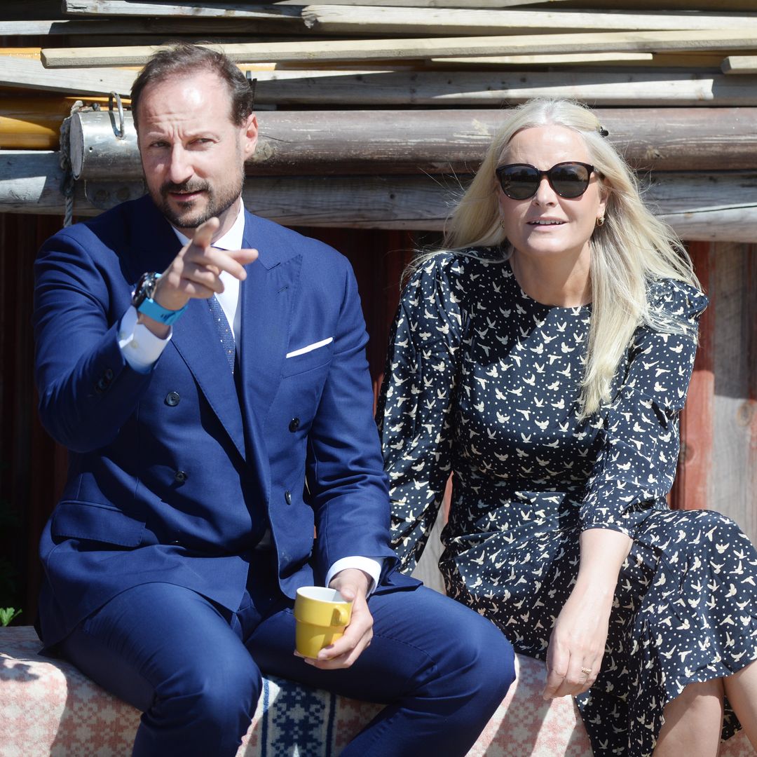 El sueño vacacional de lujo de Haakon y Mette-Marit avanza tras quedar paralizado en el punto álgido de su gran crisis