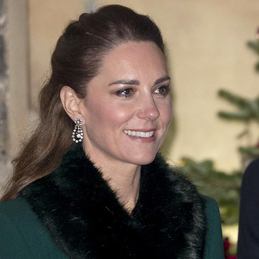 De verde y con falsa piel: Kate finaliza su viaje de los cambios de looks estratégicos