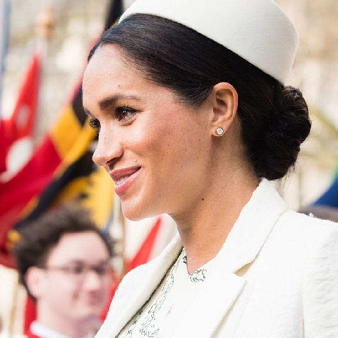 El nuevo abrigo histórico de Meghan o la conexión definitiva con el estilo premamá de Kate
