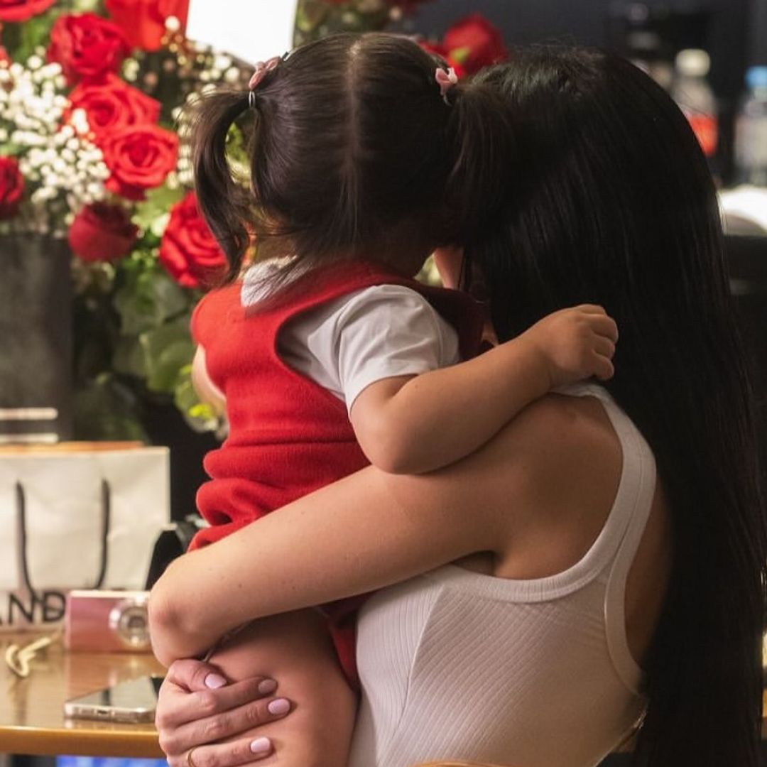 Cazzu y la tierna foto de su hija Inti con la que reafirma su identidad como argentina