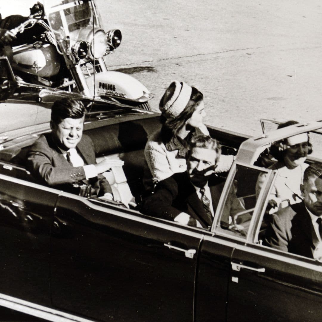 John Fitzerald Kennedy, Jackie Kennedy en coche antes del asesinato en Dallas 1963 