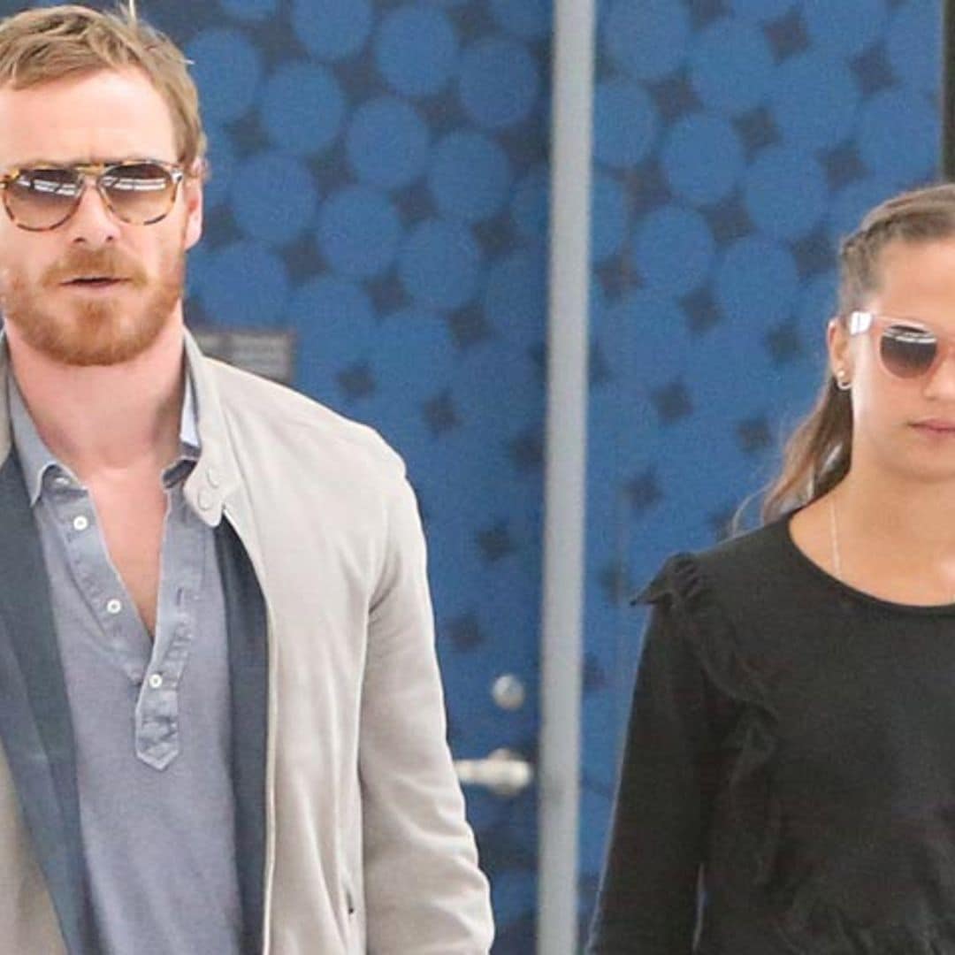 12 formas de llevar el 'denim' en vacaciones, por Alicia Vikander y otras 'celebrities'