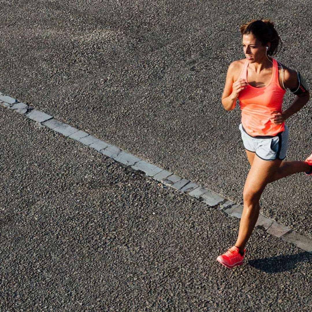 ¿Es mejor correr o caminar rápido para quemar más calorías?