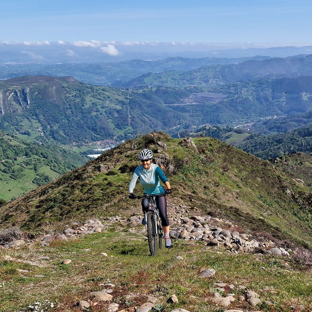 En bicicleta por los montes Llosorio y Polio, corazón de la Asturias minera
