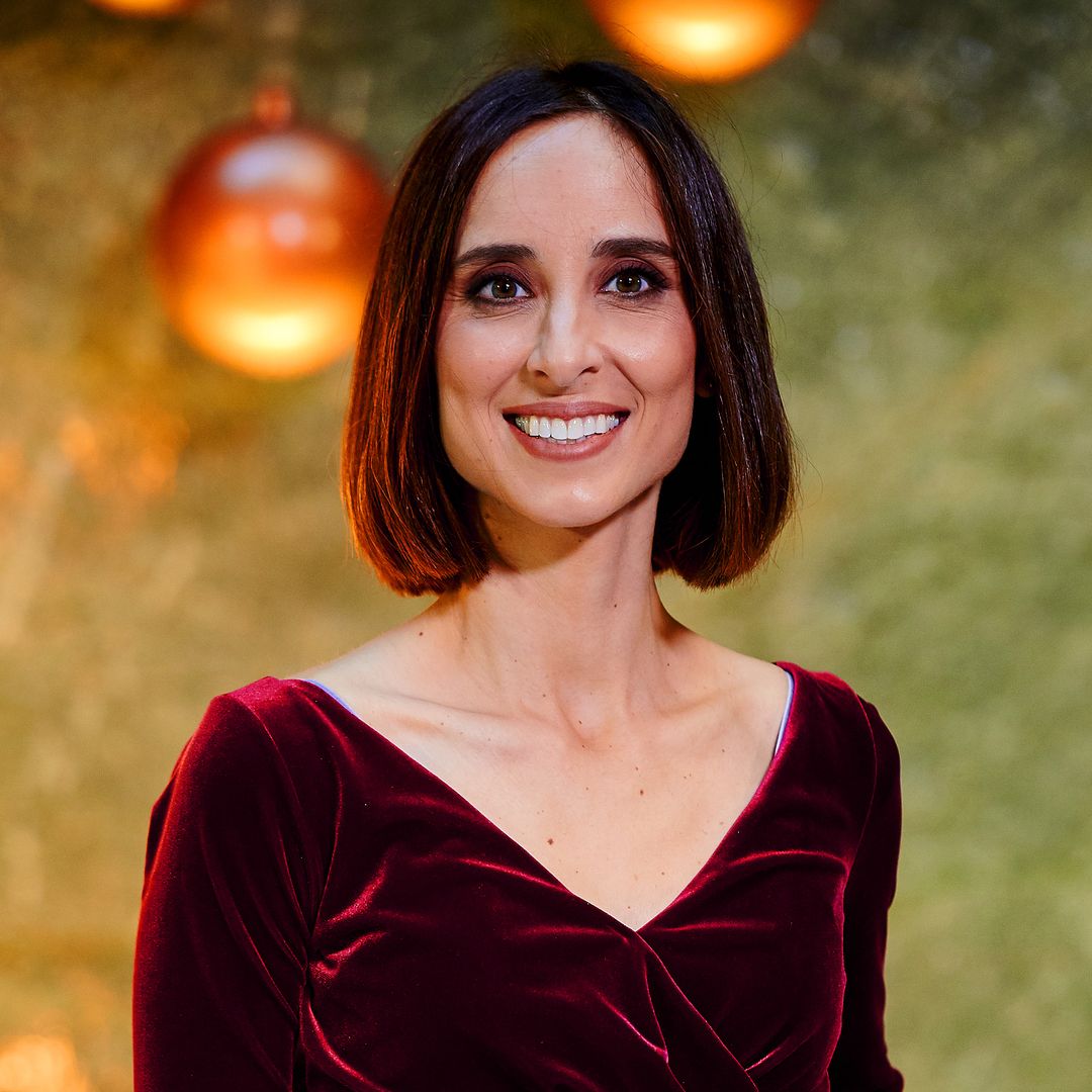 Julia Varela, la presentadora de Eurovisión que también canta (como los ángeles) para calmar las rabietas de su hijo: "Es mi estrategia Disney"