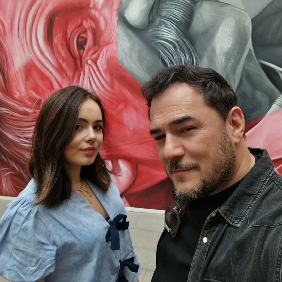 Eva Baroja rompe su propia norma y habla por fin de su discreta relación con Ismael Serrano: "Sí, estoy muy enamorada"