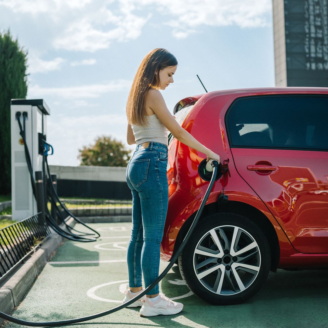 Los 5 mitos sobre el coche eléctrico que todos siguen creyendo y no son verdad
