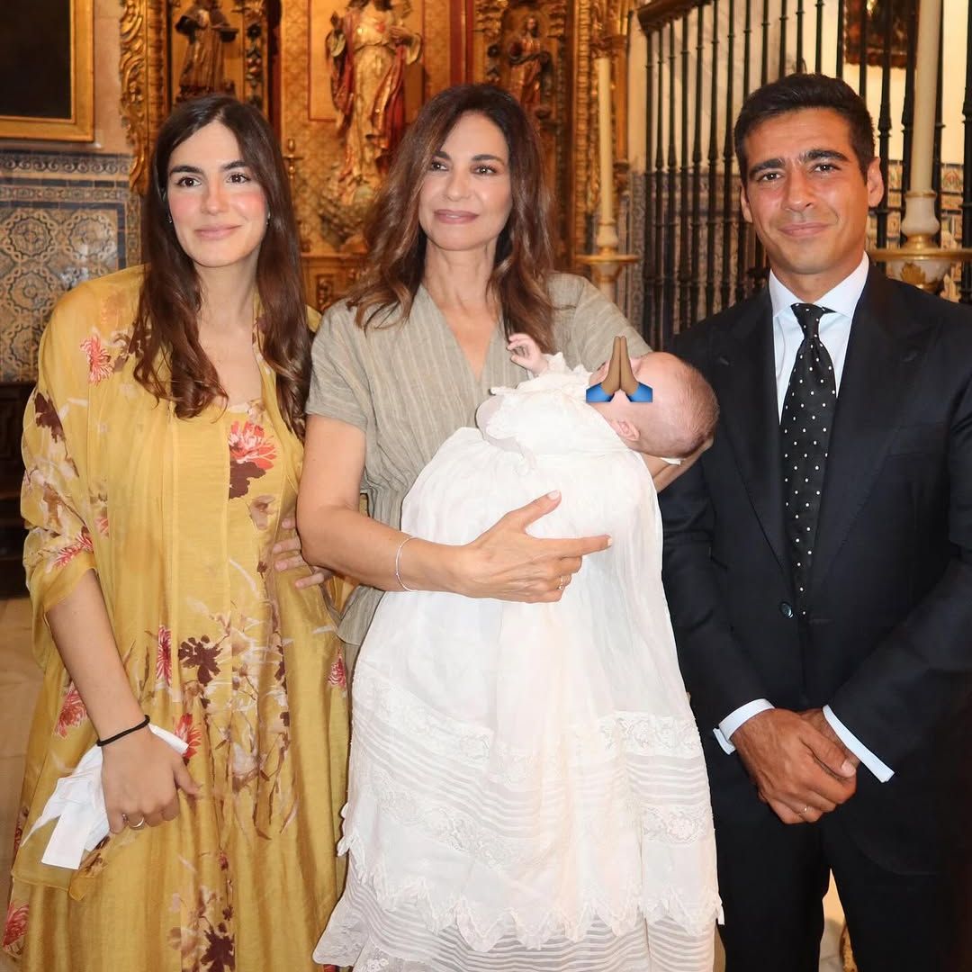 Alberto Herrera y Blanca Llandres celebran el bautizo de su hijo ante una emocionada Mariló Montero y la presencia de Pepa Gea
