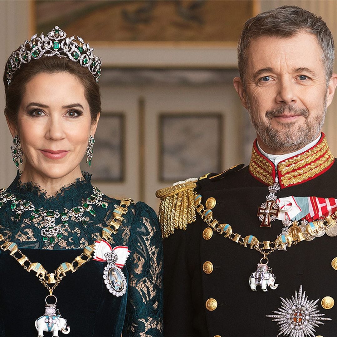 Las espectaculares esmeraldas que Mary de Dinamarca ha elegido para su primer retrato de gala como Reina