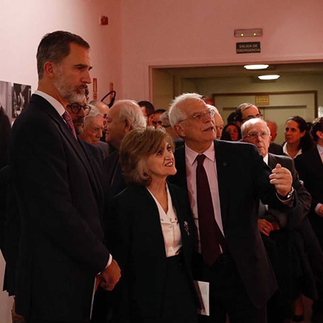 Felipe VI inaugura una exposición conmemorativa de los 40 años de la Constitución antes de viajar a México
