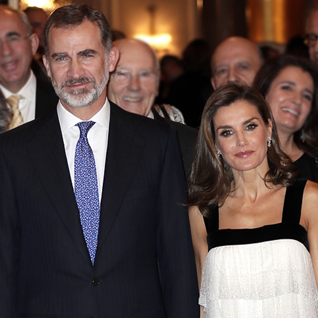 La Reina sorprende con un estilismo 'mini'