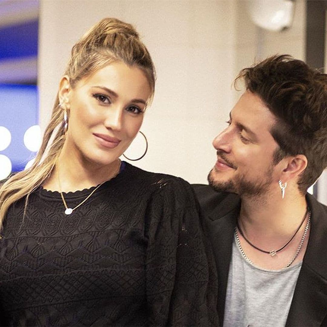 Manuel Carrasco, un padre orgulloso que no quiere separarse de su bebé