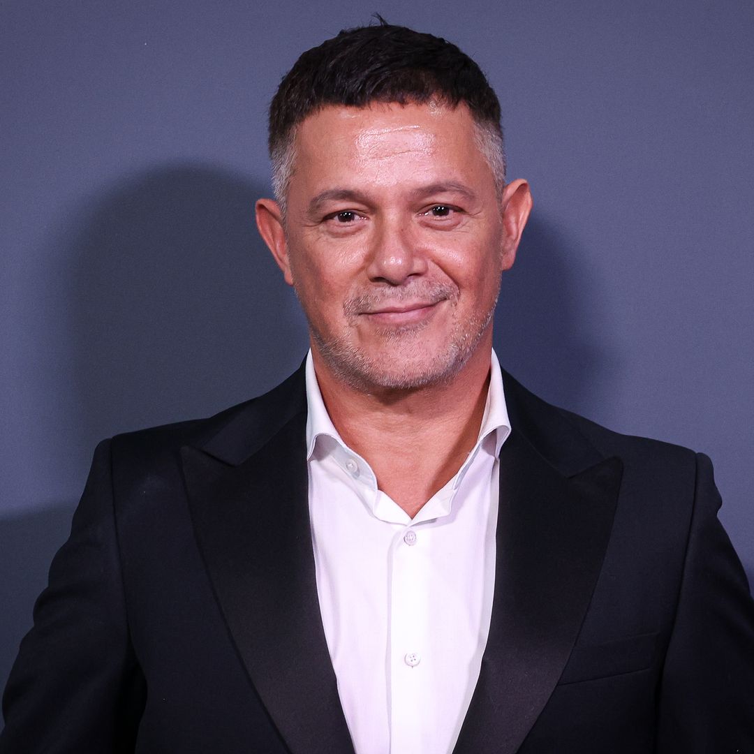 Alejandro Sanz evoca a su profesora de Lengua y una experta explica por qué hay docentes que dejan huella: "Pueden ayudarnos a encontrar nuestro camino"