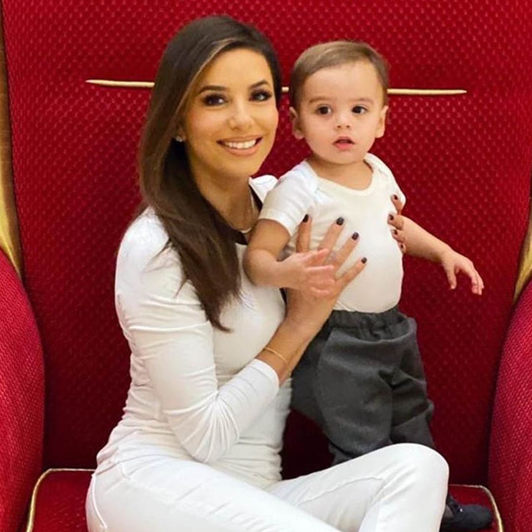 ¡Al más puro estilo 'Blues Brothers'! El alocado baile navideño de Eva Longoria y su hijo Santiago