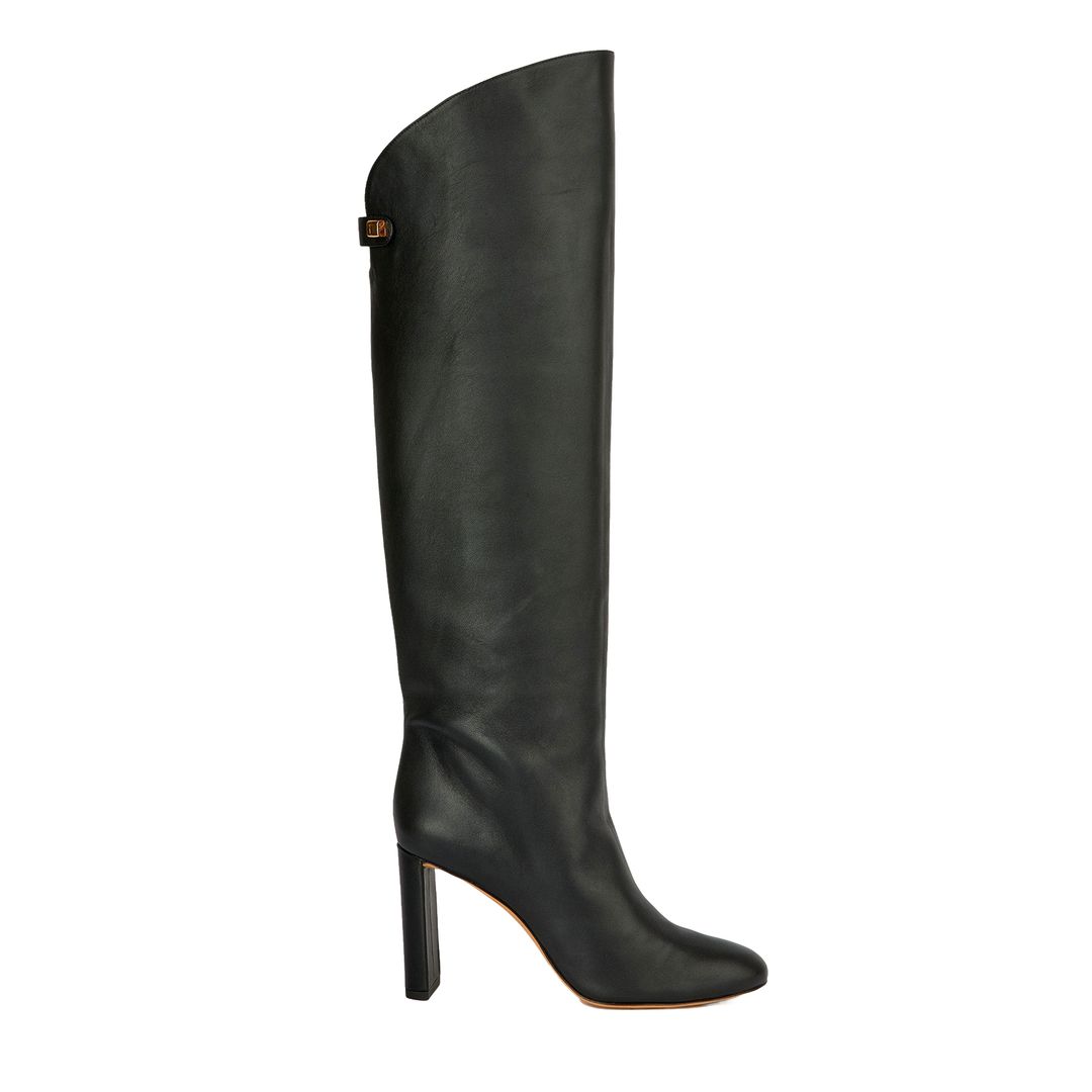 Bota mosquetera con tacón (1.195 €), de Maison Skorpios