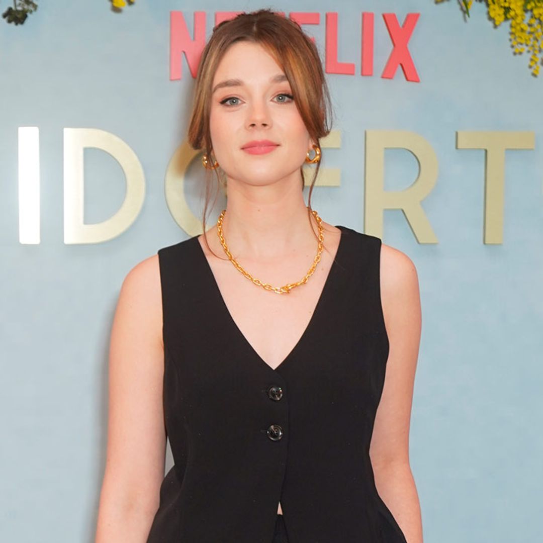 Vuelve la serie 'Los Bridgerton' y sus protagonistas ya han estrenado las próximas tendencias de invitada